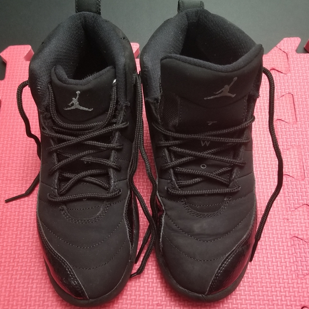Air Jordan 12 Retro Boys Sneakers Size 2.5Y Black Rush Pink Lace Up Shoes